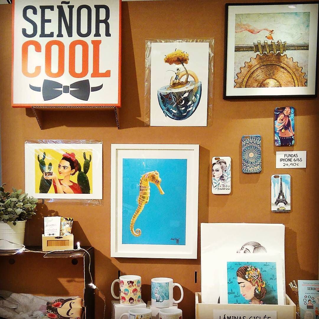 Senor_Cool's tweet photo. Que bonito nos quedó nuestro stand!! #ilustrísima2016 #artecool #ilustración #loveart💜 #sen… https://t.co/siiUnOQbc1 https://t.co/BpJwwQ7L5Q
