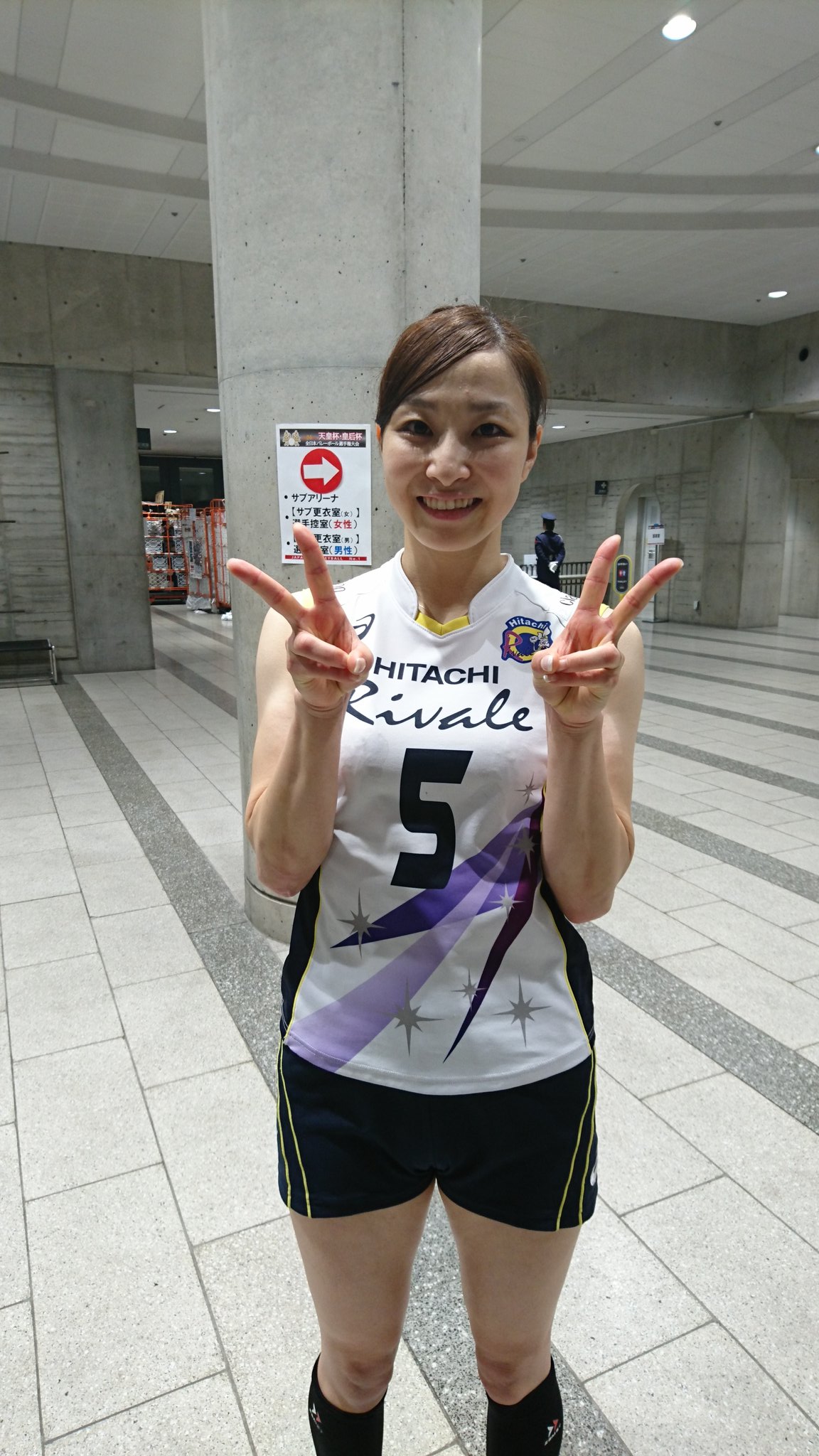 ☆女子バレー日立リヴァーレ佐藤あり紗選手直筆サイン色紙セット