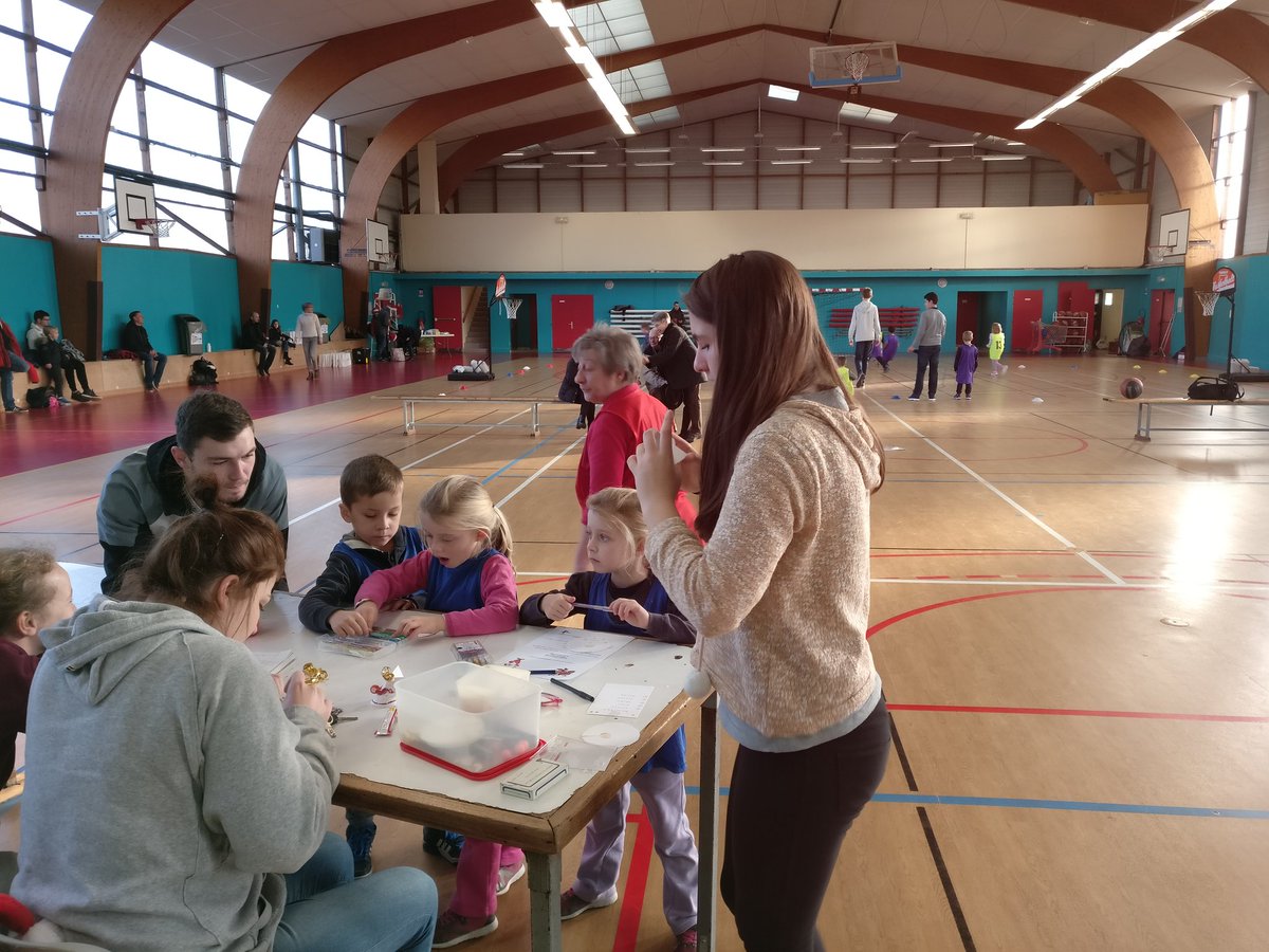 ussa14basket's tweet photo. Tournoi de Noël à l'@ussa14basket en partenariat avec @KinderSportFR  merci à eux pour nos loulous !!! https://t.co/wy78fzHqaM