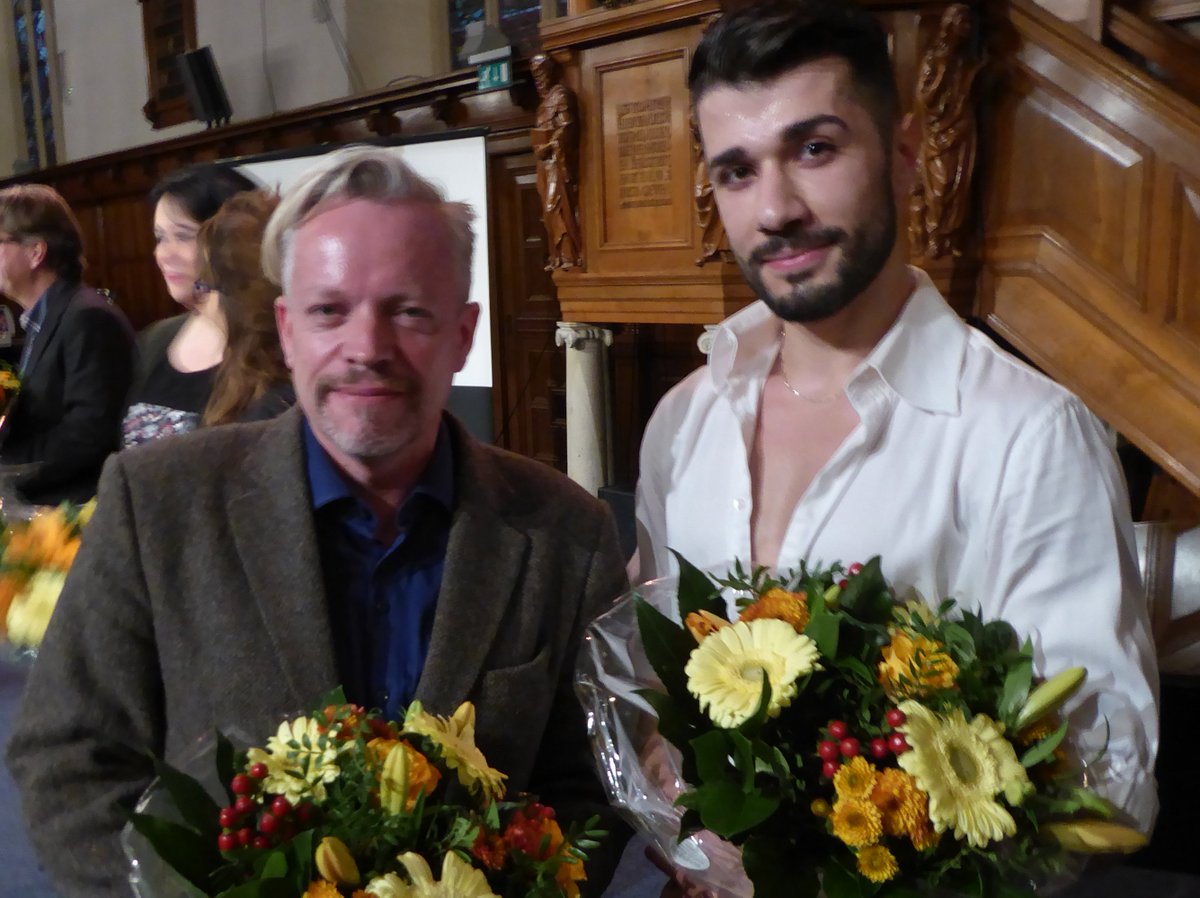 DolfRuesink's tweet photo. Voor #IS gevluchte #Syrische danser Ahmad #Joudeh ontroert kerkgangers in #Enschede. + video
https://t.co/DUPbSOFiko https://t.co/656aJQULdI