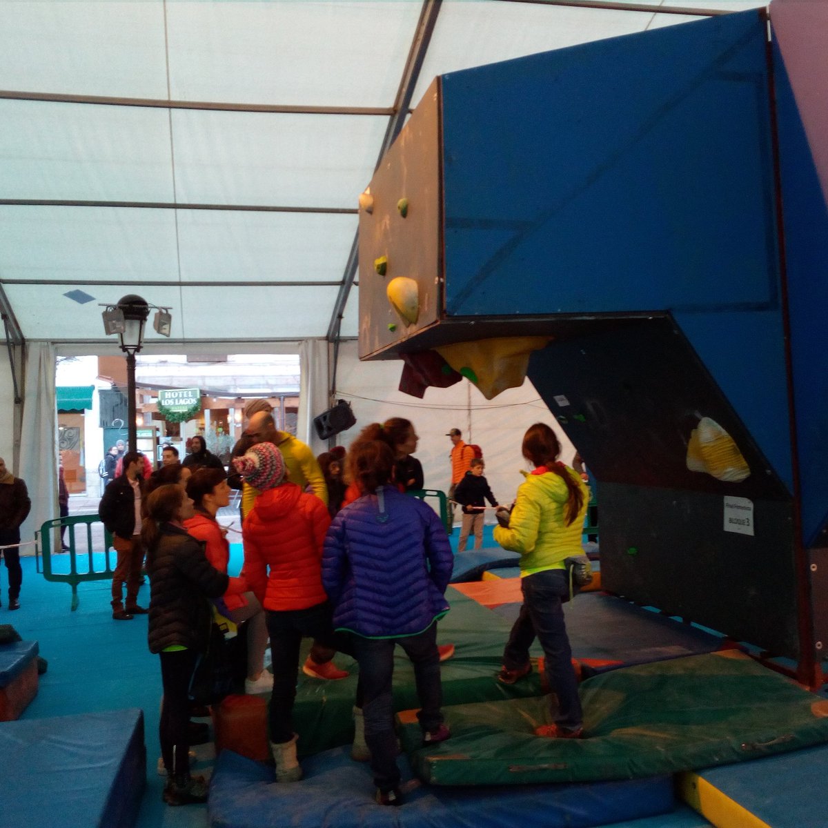 Empiezan las finales femeninas. #Escalada #boulder #bloque #climbing #CangasDeOnís #Asturias