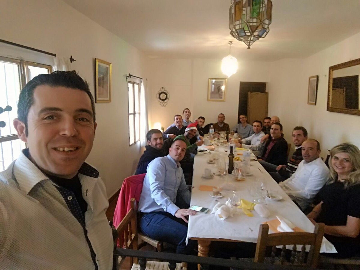 Ciclosruiz's tweet photo. Almuerzo de nuestro club, #FelicesFiestas #FullGas #CiclosRuiz https://t.co/Uiwm2QVWfX