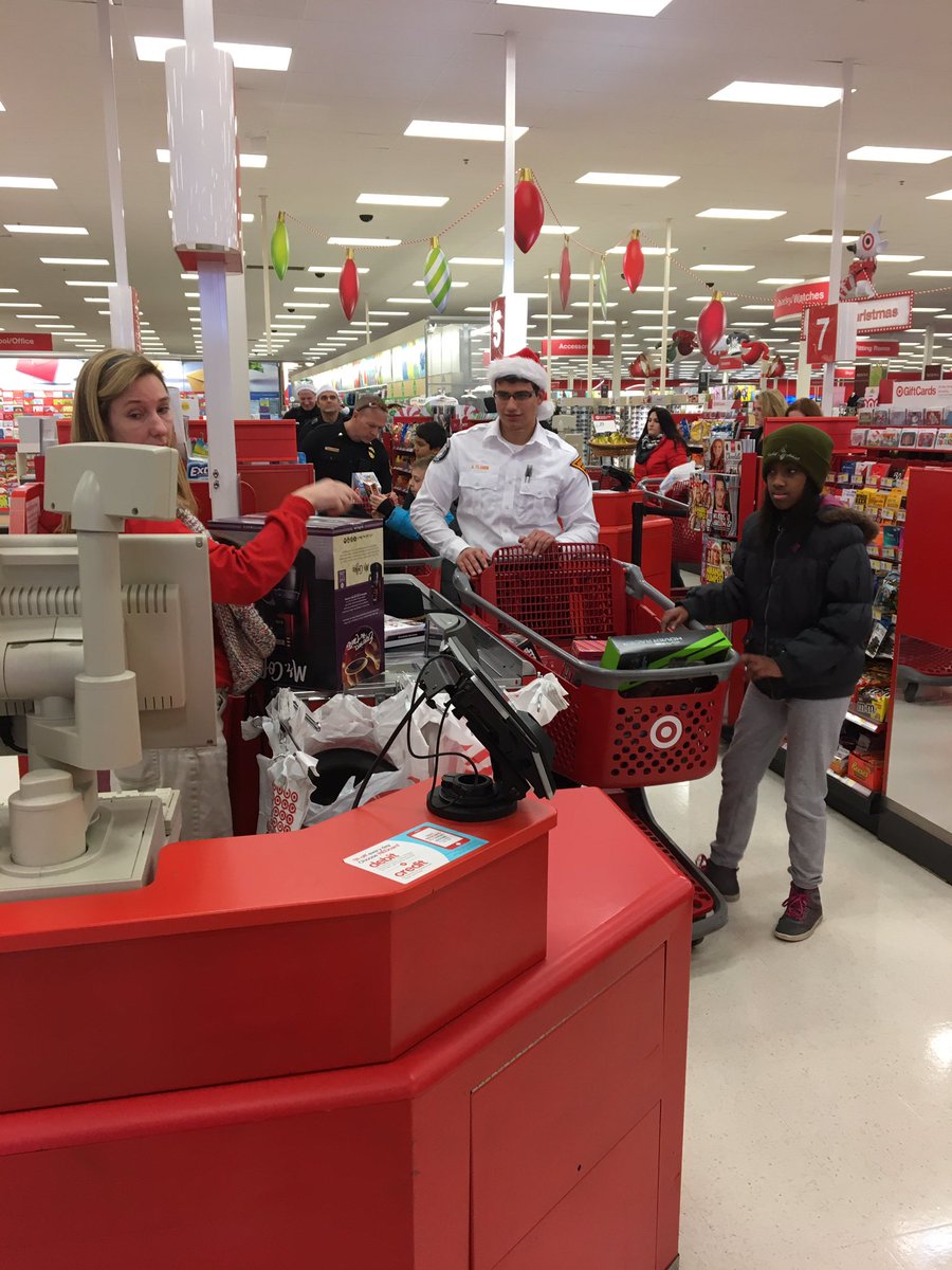 #tgtandblue #shopwithacop thank you <a href="/EveshamPD/">Evesham Police</a> for another great event at T-1365 <a href="/matthewjmyer/">Matthew Myer</a> <a href="/LFiedeldey/">luise fiedeldey</a> @JennaWalker422 @neilstrongTGT