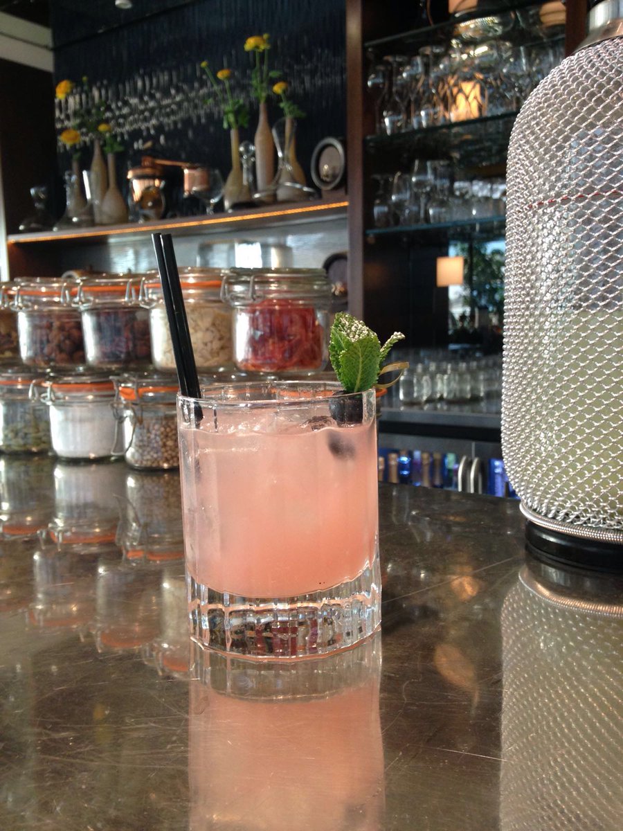 cha_london's tweet image. Perfect time after🚡 ⛷🎿⛸🏂 to Ask 4 Charlotte @ #AigleDesNeiges  bar @valdisere @MaranathaGroupe about our cocktails 🍸🍹🍾