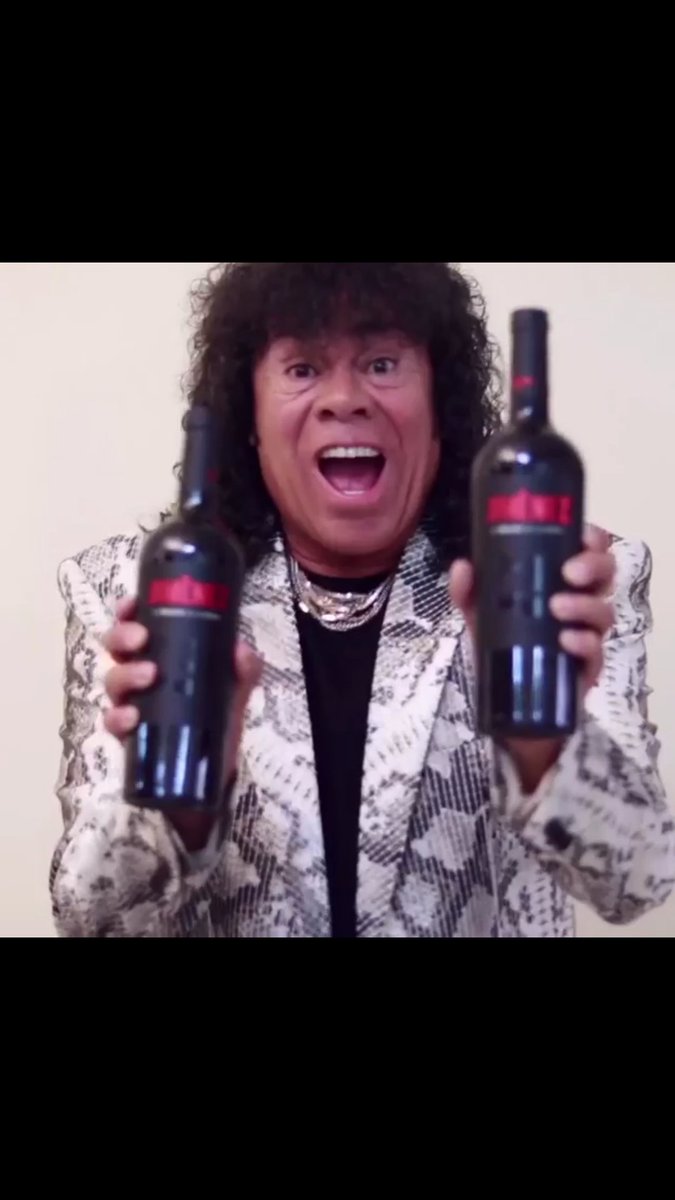 MarcosFurnier's tweet photo. Cuando tus ameos se pagan el vino. https://t.co/HQV3hJLWp6