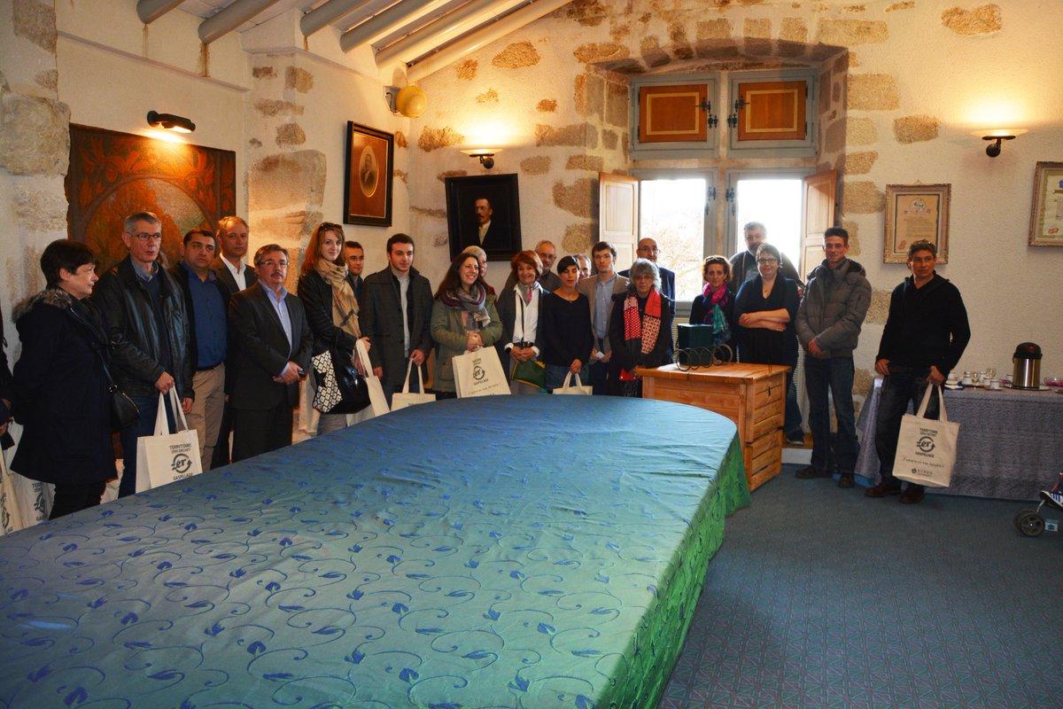 yoannbalestrat's tweet photo. Remise des lots du jeu concours organisé sur Facebook par la Ville de #SaintJunien à l'occasion de la #SERD2016. Une première réussie ! https://t.co/UsHO24Qcn6