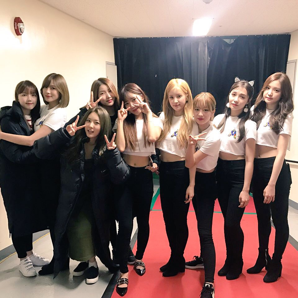 여자친구 #GFRIEND #소원 #예린 오늘 #Apink #에이핑크 (@Apink_2011) 선배님들 초대로 #PinkParty 에  다녀왔어요❤️#김새론 선배님도 함께⭐️멋지고 사랑스러운 콘서트 즐기고 왔답니다👍 내일 공연도 파이팅 #별의별 최고!