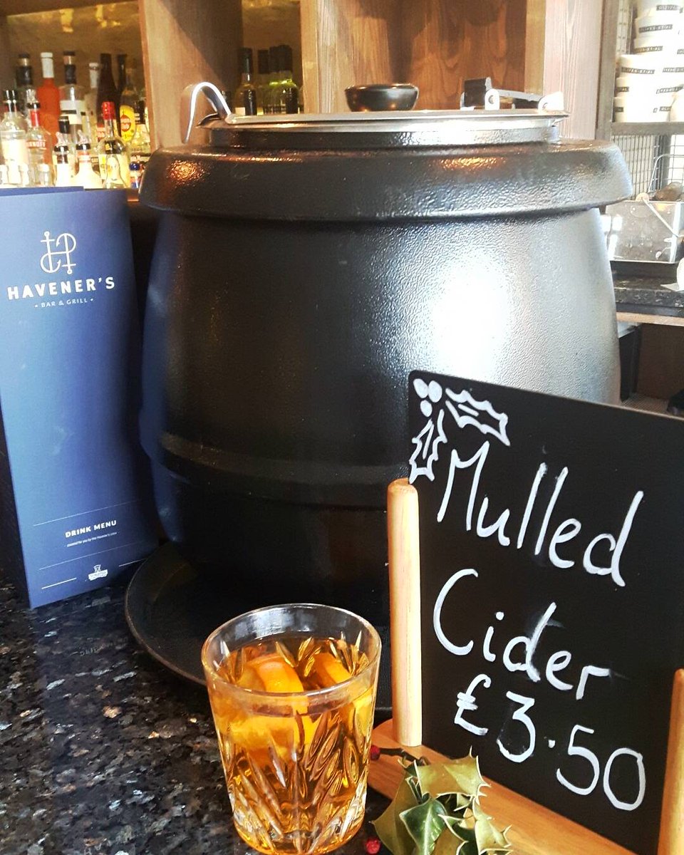 Nothing warms the cockles quite like a glass of mulled cider at Christmas ❤🎅 <a href="/StAustellBrew/">St Austell Brewery</a> #fowey #cornwall #southwest #mulled #cider