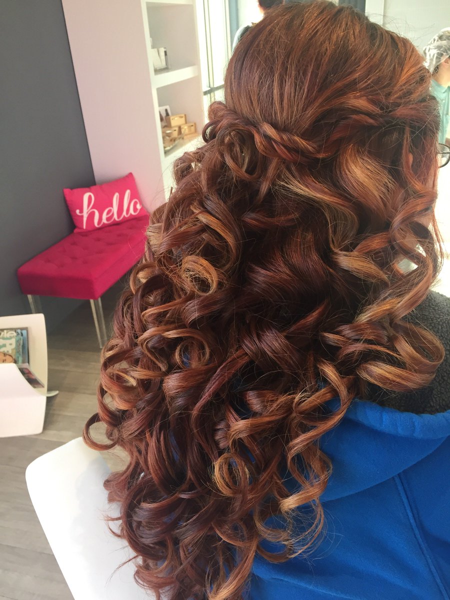 We are Blo-wn away by this beautiful bride’s luscious locks by Drea! #iflockscldkill #BloHeartsYou #BloBride