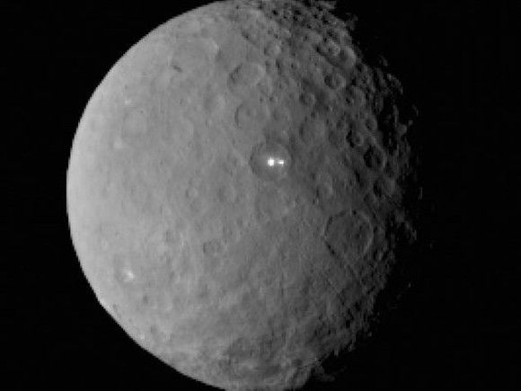 earthskyscience's tweet image. Ceres bright spots get names bit.ly/2gTeymp
The IAU approved the new names on Nov 26.