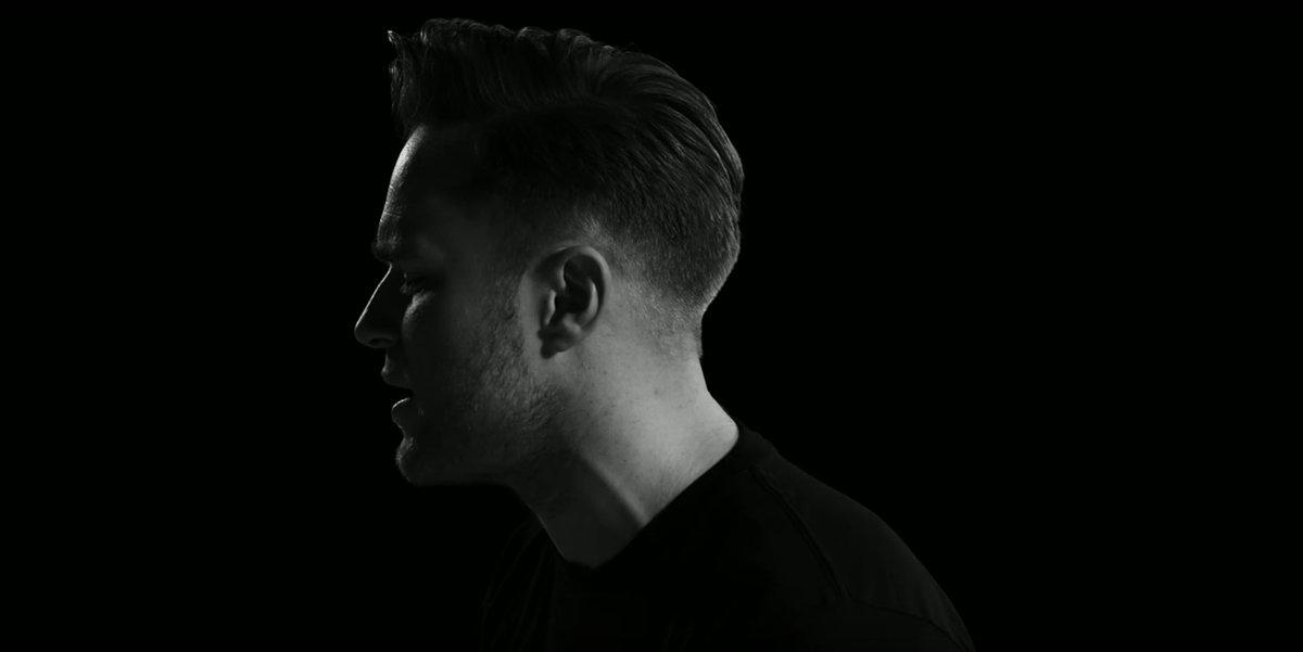 ollybestpics's tweet photo. #YearsAndYearsVideo @ollyofficial https://t.co/vMtNUpBIcv
