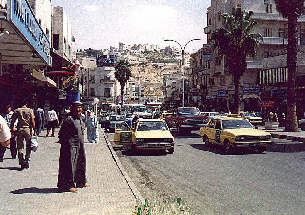NashamaFM's tweet photo. وسط البلد - شارع فيصل بالثمانينات #الأرشيف #الاردن https://t.co/znfub0mBvb