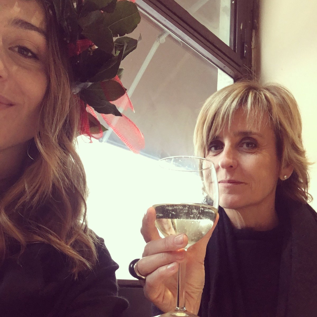 cocsanz's tweet photo. Auguri mamma! #colpodoppio #lorelai https://t.co/Hr9hWBhK1N