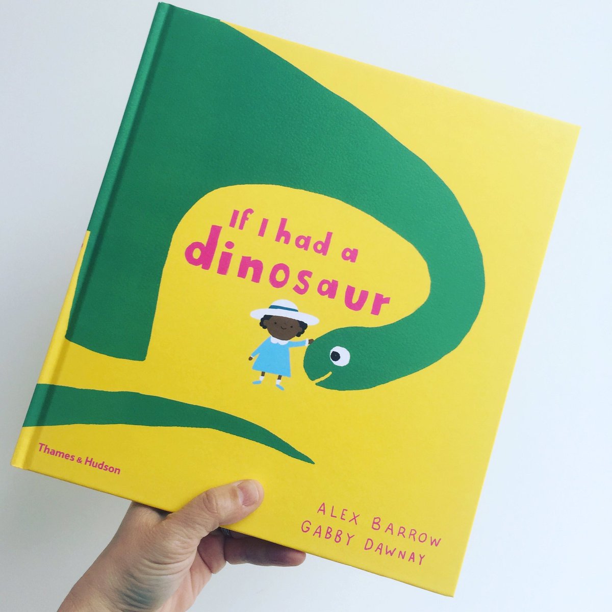 bookgiftblogger's tweet photo. Watch out for our recommended #picturebooks to keep your 👀 peeled for in 2017... https://t.co/CMYlXggKeR