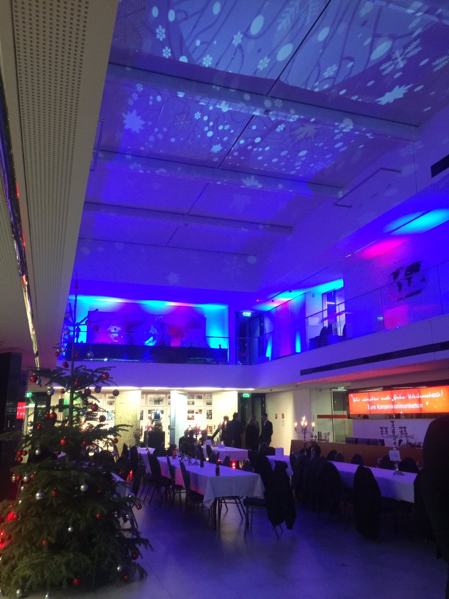 stagesurfer1's tweet photo. Weihnachtsfeiern aktiv mitgestalten zu können, hat schon etwas für sich! :) #weihnachtsfeier #ambiente #event https://t.co/X1rWT6XS5k