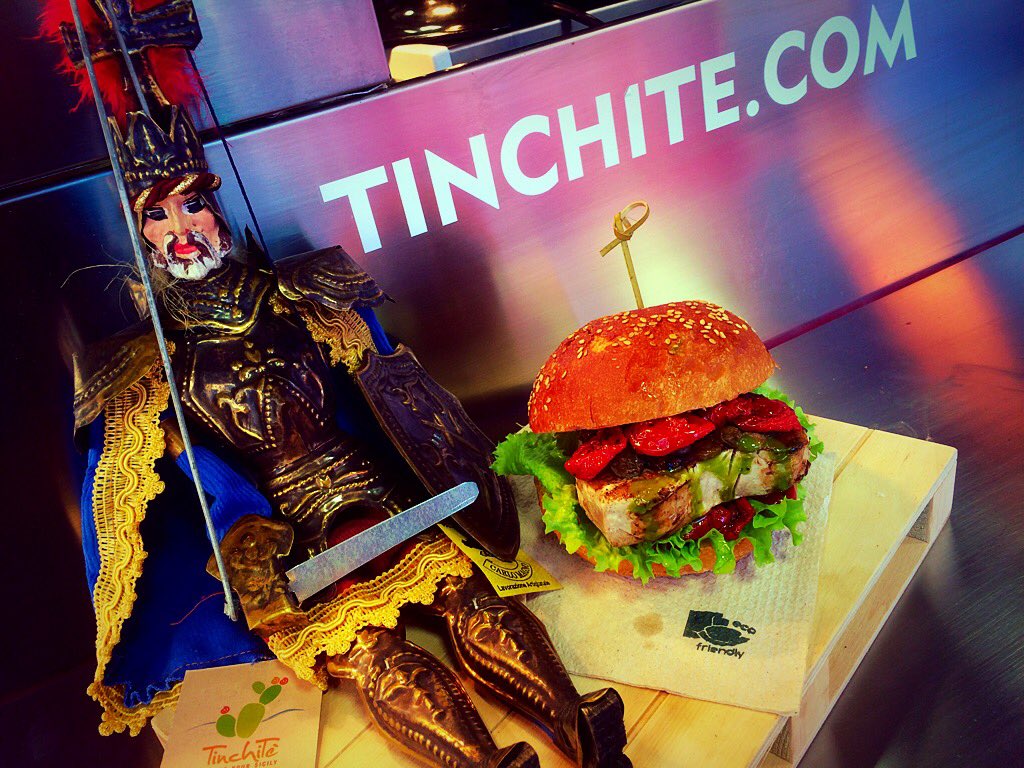 #carlomagnoburger #AspettandoNatale 13/18 Dicembre 2016  Piazza Duomo #Udine.