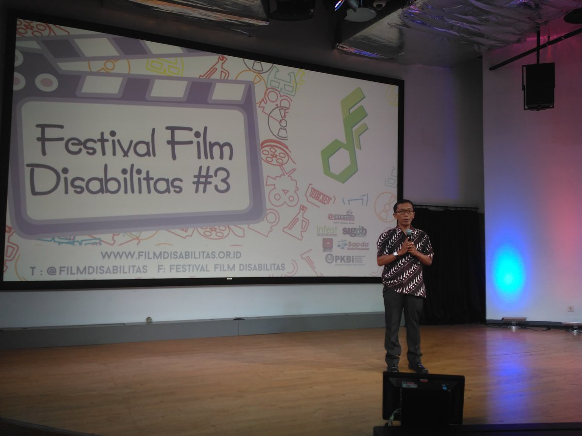 FilmDisabilitas's tweet photo. Sambutan @budhihermanto membuka sesi awarding night #FFDis3 di @atamerica https://t.co/t0y84XM5pI