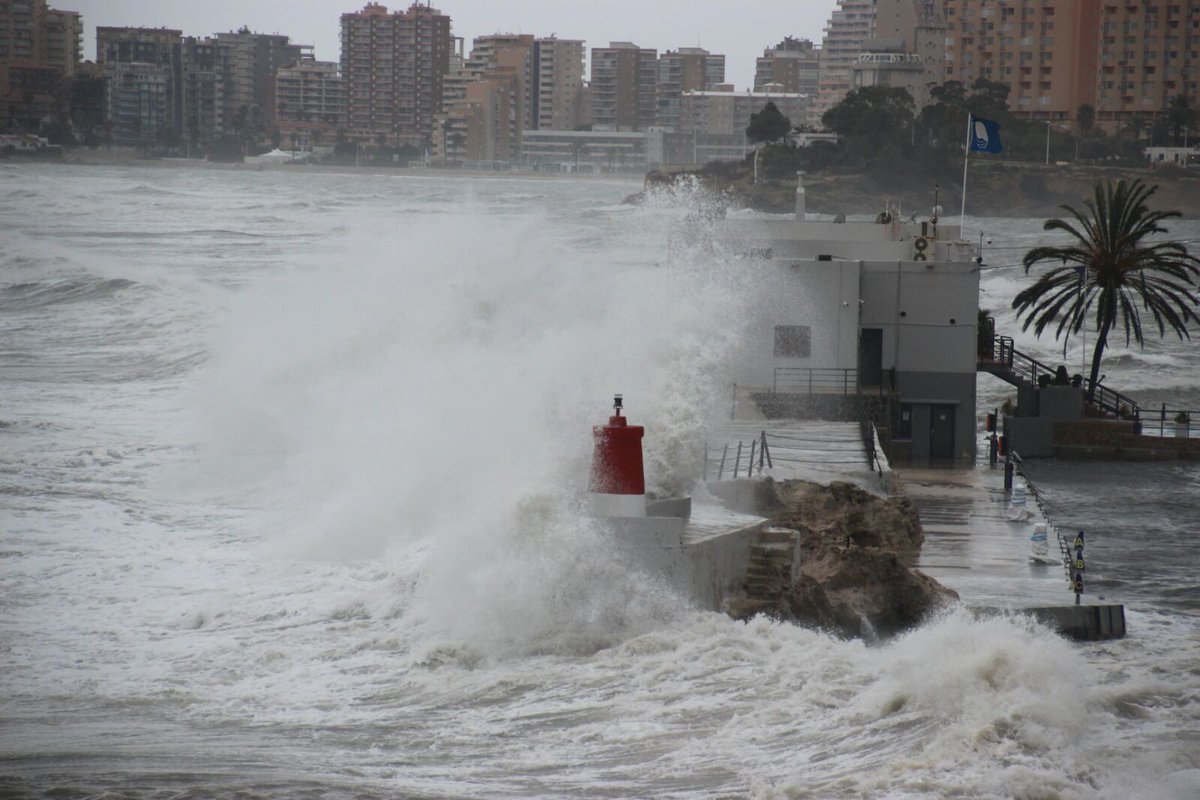 Mar agitada a #Benissa. Autor <a href="/santivalleys/">santi</a>. #AEMET té activat al litoral d'#Alacant avisos per ones de 3/4m i vent del NE força 7/8.