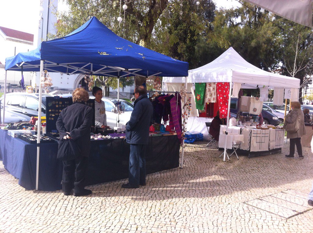 Estamos na Praça de Londres até as 18:00.
Temos prendida lindas.
Apareçam!                   roots.tictail.com