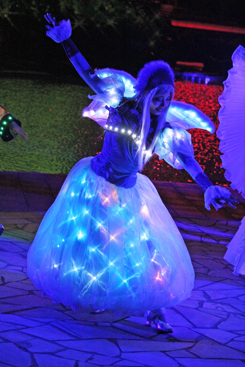 ラグーナテンボス 花火スペクタキュラ本日よりスタートしました 花火 噴水 レーザー そしてイルミネーションを身にまとったショーキャストがクリスマスソングにあわせ舞い踊る 明日も 45からラグナシアで上演します 花火 イルミ マッピングショー