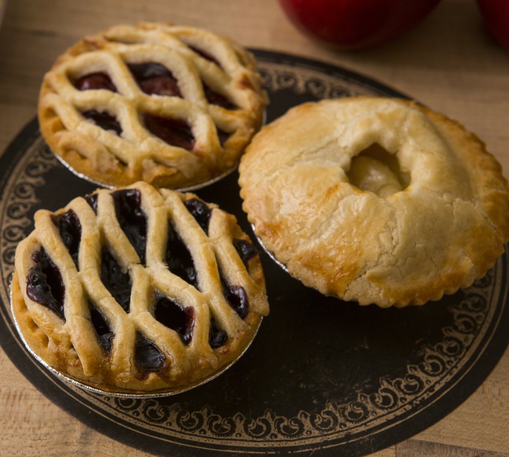 Treat your loved ones this holiday season with the gift of dessert! We're still taking orders for holiday treats. -> ow.ly/hlOM307cWxg