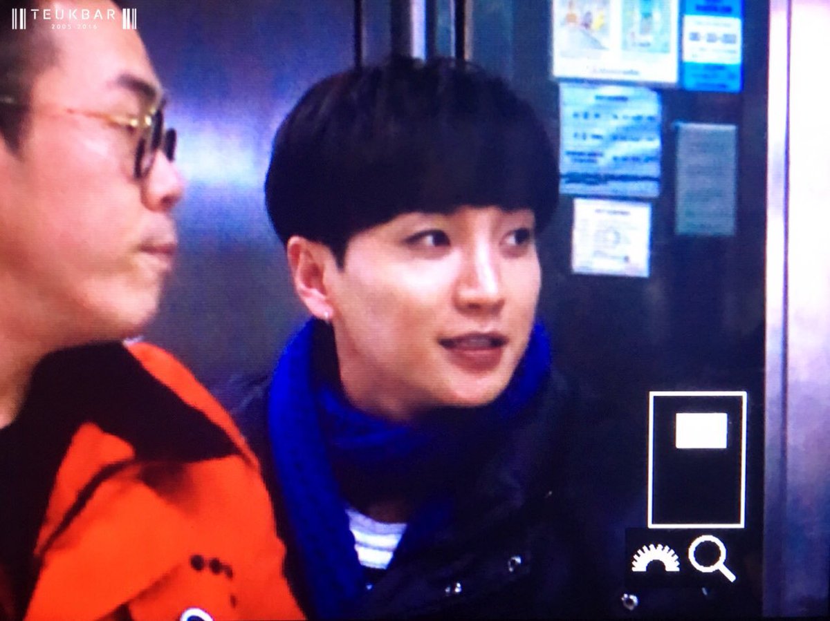 13elieveSG's tweet photo. [PIC] 161217 After 'Lucky Race' - You've worked hard for today, Leeteuk! [4P] (Cr:@TeukBar) https://t.co/v2wFKm4WO7