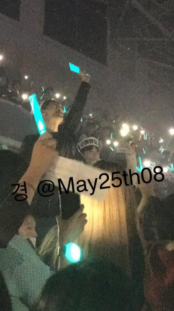sakura_tuanct's tweet photo. SHINee gives us the original real life shawol memes😂 https://t.co/6oCDf8ieLx