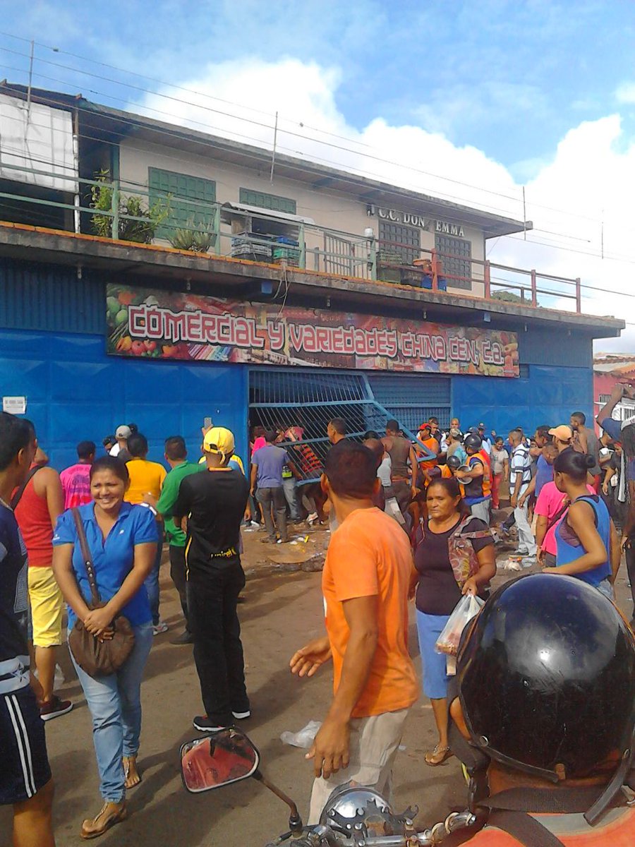 AndrewsAbreu's tweet image. #AHORA Se reportan más de 80 locales afectados por saqueos tras protestas por falta de efectivo y comida en #Bolivar