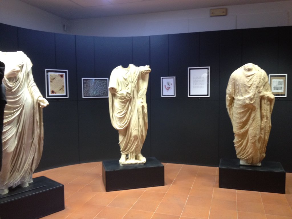 mimo_546's tweet photo. @ArmonieArte @TreCollingCZ #Asemicwriting Fino al 2 Maggio #Roccelletta https://t.co/LbOBmPzDyf