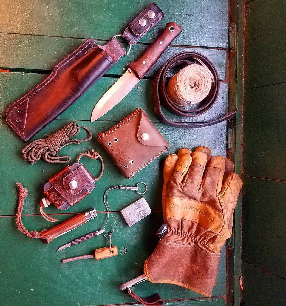 n_e_wilderness's tweet photo. Laying out a kit for today's adventure. #bushcraft #bushcrafting #gear #tools #bushcraftknife #knife #toolsofthetr… https://t.co/qFp1YUTeit