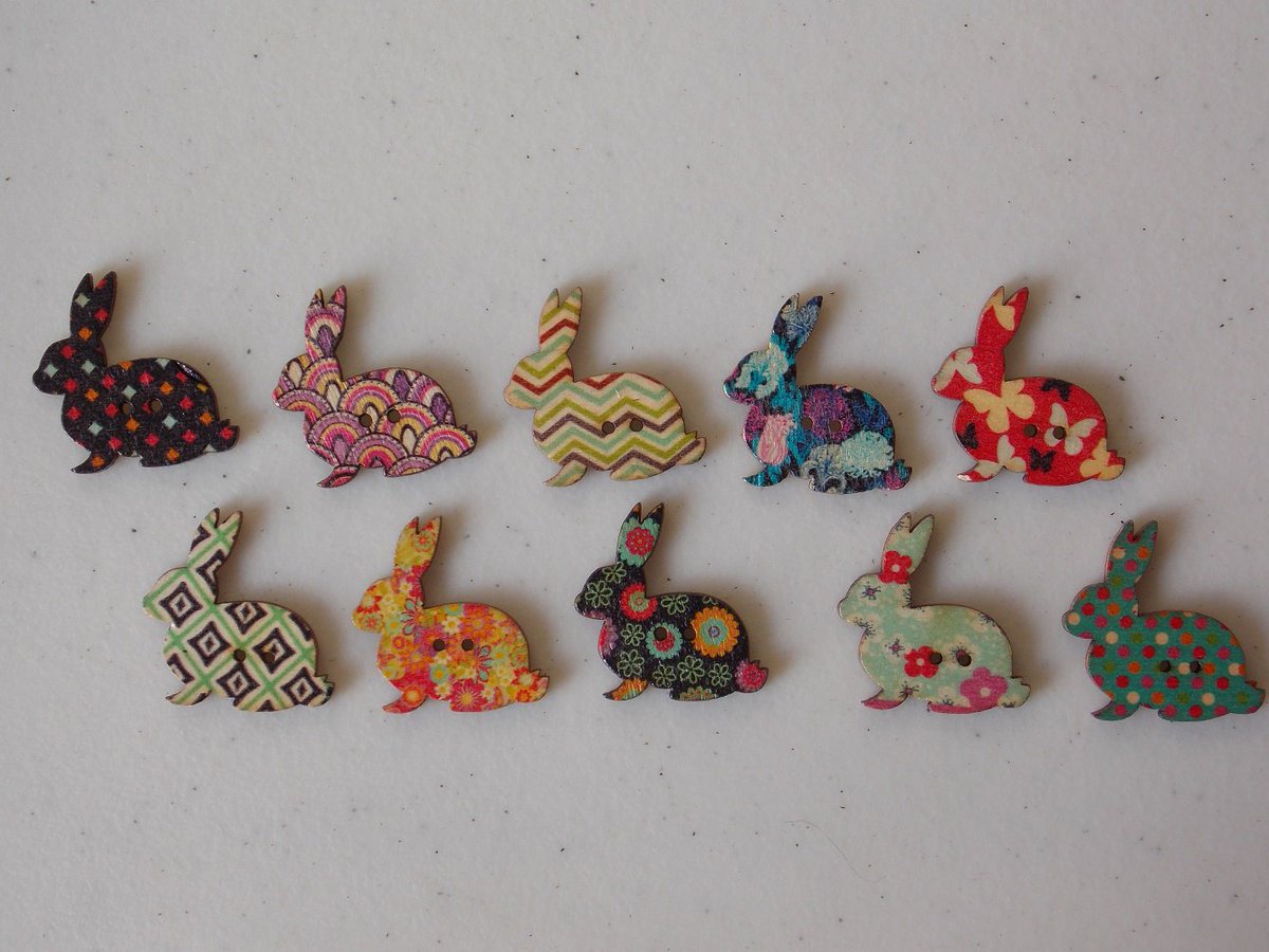 PurpleVVintage's tweet photo. #bunny #buttons #scrapbooking #cardmaking #bunnies #crafts https://t.co/mVCmxqLFHf #pht16 #Easter #buttonlover #buttonart @EtsyChaChing https://t.co/xfI9AoFoVv