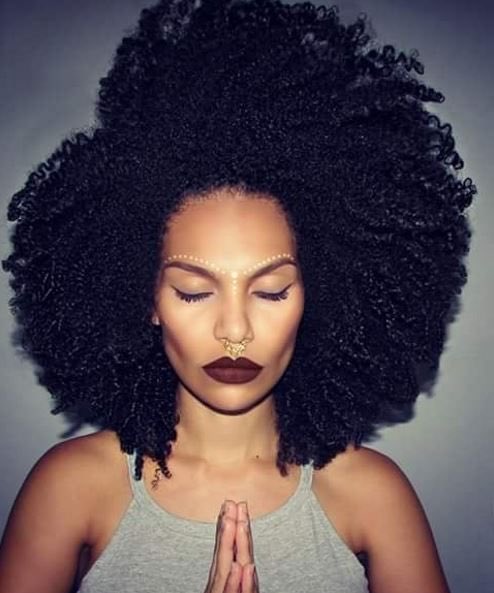 Vloggeurs's tweet photo. Des conseils pour vos cheveux #afro naturels &amp; des tutos makeup c'est sur https://t.co/RinmUnITVR ! #beauté #youtube https://t.co/Scpen7xvNk