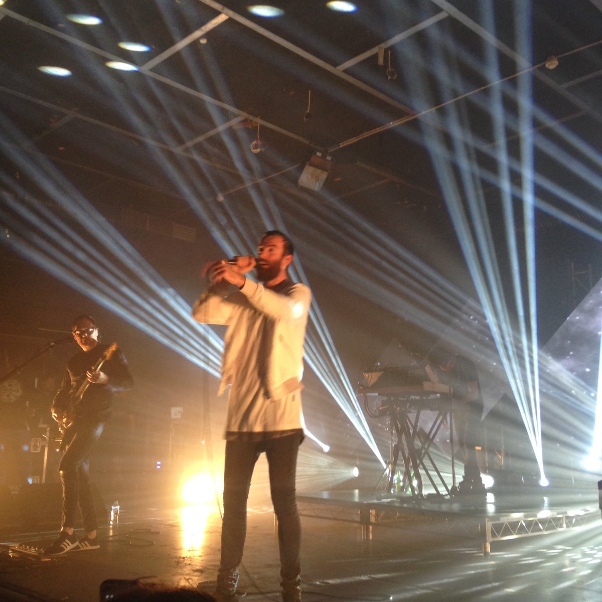 TheHeavyCorner's tweet photo. Another awesome show &amp; last night of the tour @BIRDSOFTOKYO #brace https://t.co/Yy7o7WGXe4