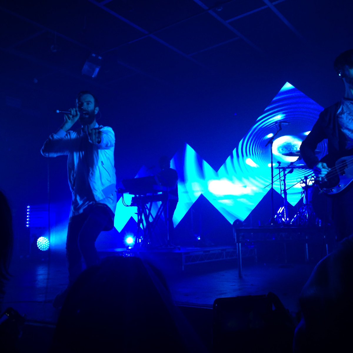 TheHeavyCorner's tweet photo. Another awesome show &amp; last night of the tour @BIRDSOFTOKYO #brace https://t.co/Yy7o7WGXe4