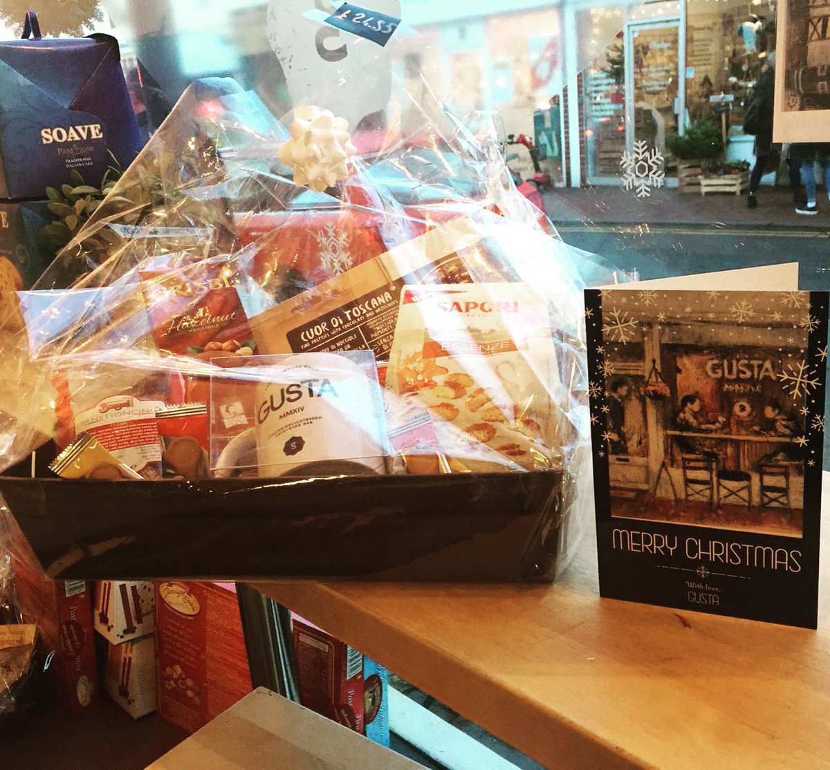 Gusta_uk's tweet photo. Christmas shopping for the foodie in your life? Pick up a Gusta hamper... and a little something for you. 😉 https://t.co/PZRbKiZmMa