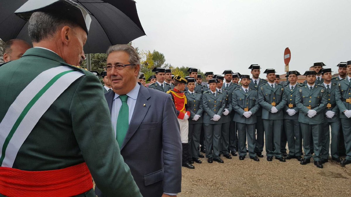 zoidoJI's tweet photo. En #Baeza, en la jura de bandera de la @guardiacivil. Siempre al lado de quienes nos protegen, como en la operación contra ETA en Francia. https://t.co/qSMdLP55lZ