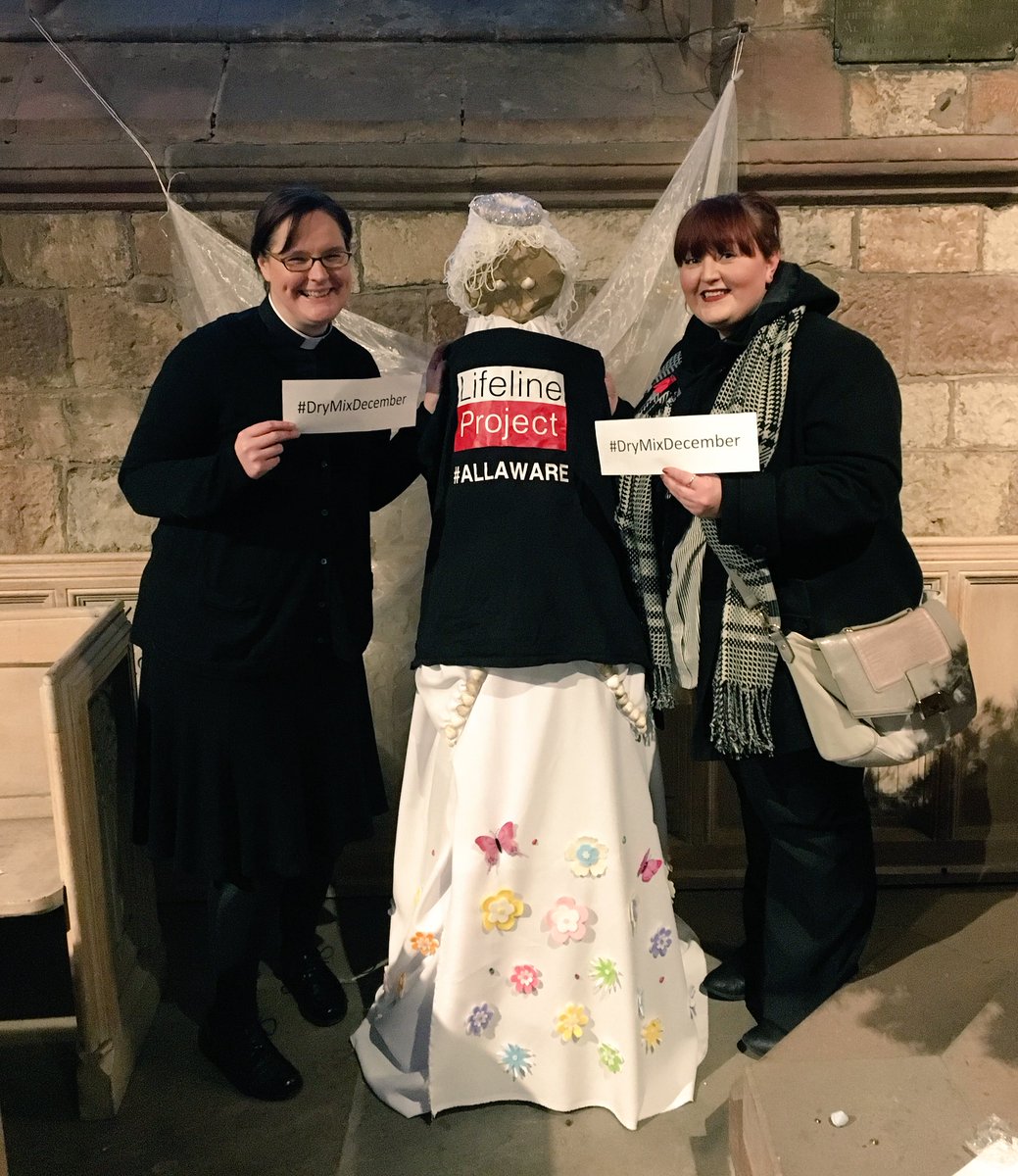 CarnsonCGL's tweet photo. Rev Abi supports #drymixdecember #drinksafer this #Xmas by alternating alcoholic drinks with water &amp; having #alcoholfree days https://t.co/MUq8ohtAta