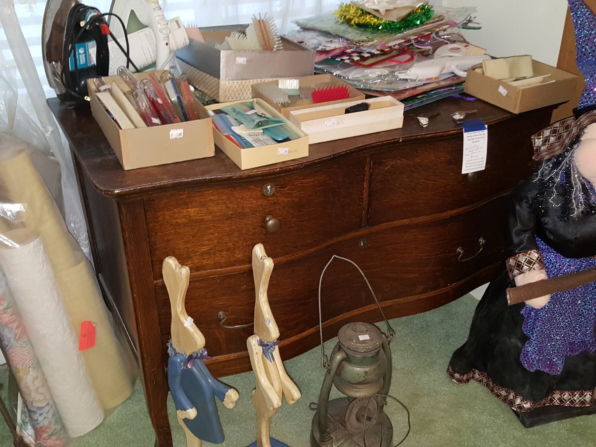 DKTreasures1's tweet photo. Awesome sale today!! 12/17 9 to 3. 3903 Farmbrook Sylvania Ohio. https://t.co/xkfFY7p45n