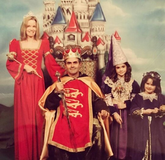 LMArgOfficial's tweet photo. #IGUPDATE: ellenmarano: "Encontré una vieja carta de Navidad! LOL! @vanessamarano @lauramarano #happyholidays" https://t.co/vNO7JwR5dJ