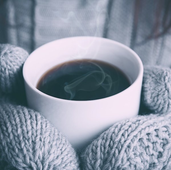 MandyQuickMoves's tweet photo. The only thing that feels better than holding a coffee on a cold morning is holding it with mittens 😍 https://t.co/ysftZRw6AH