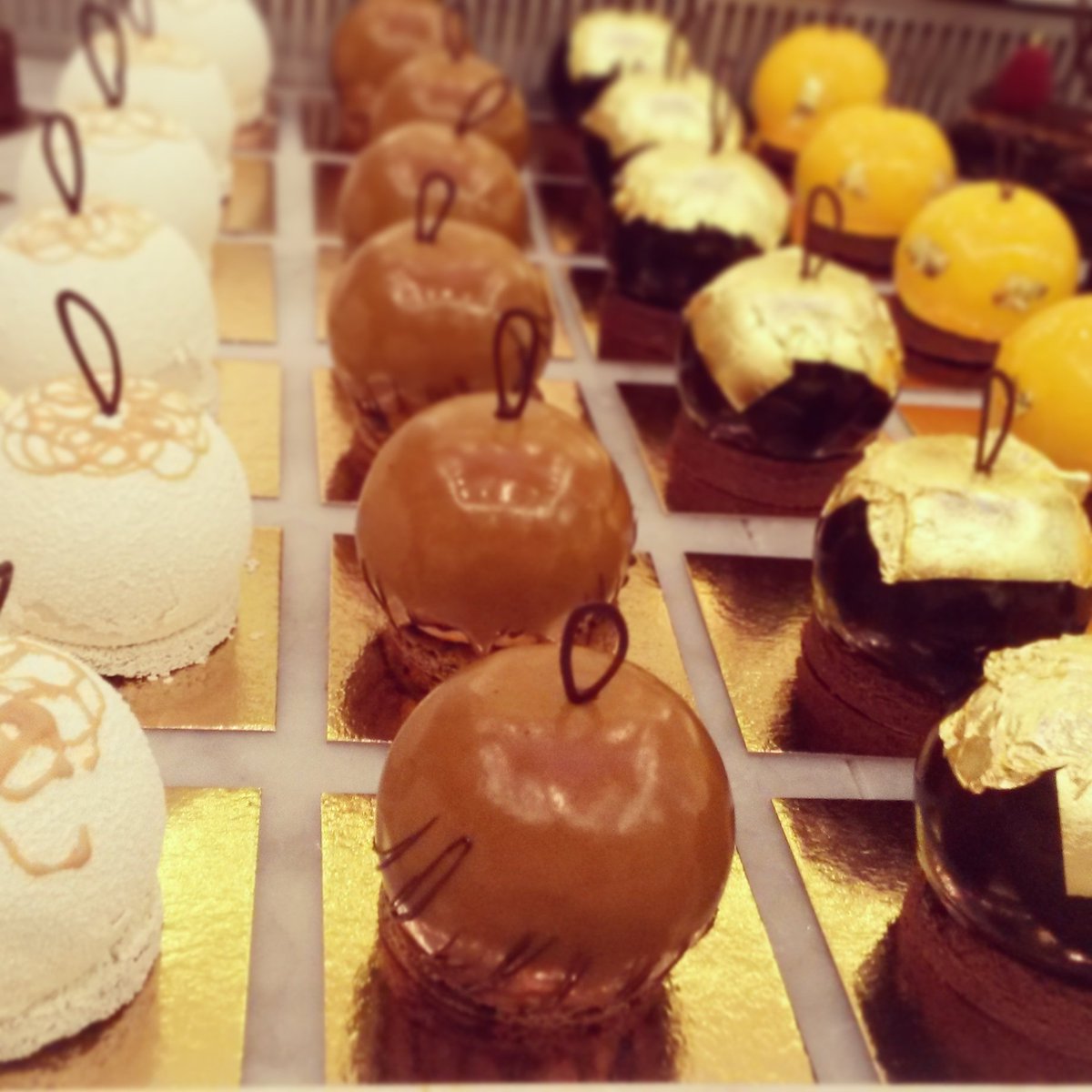 nowtrythisblog's tweet image. #baking = art @harrods food hall 😍