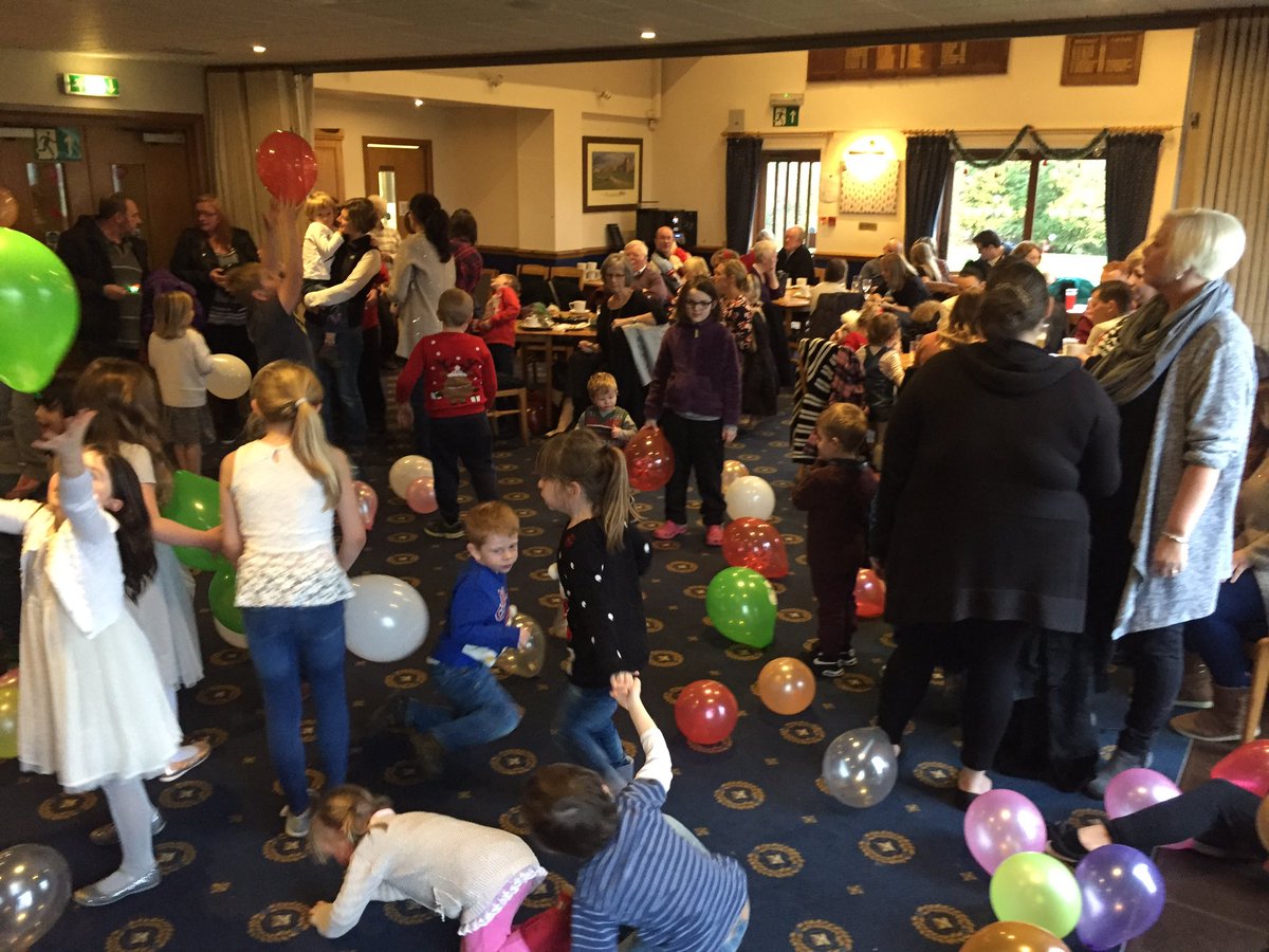 alistaircoy's tweet photo. It's getting madder by the minute! Christmas Party time at Skipton Golf Club. @SkiptonGolfClub #havingloadsoffun https://t.co/jfNk2ewDys