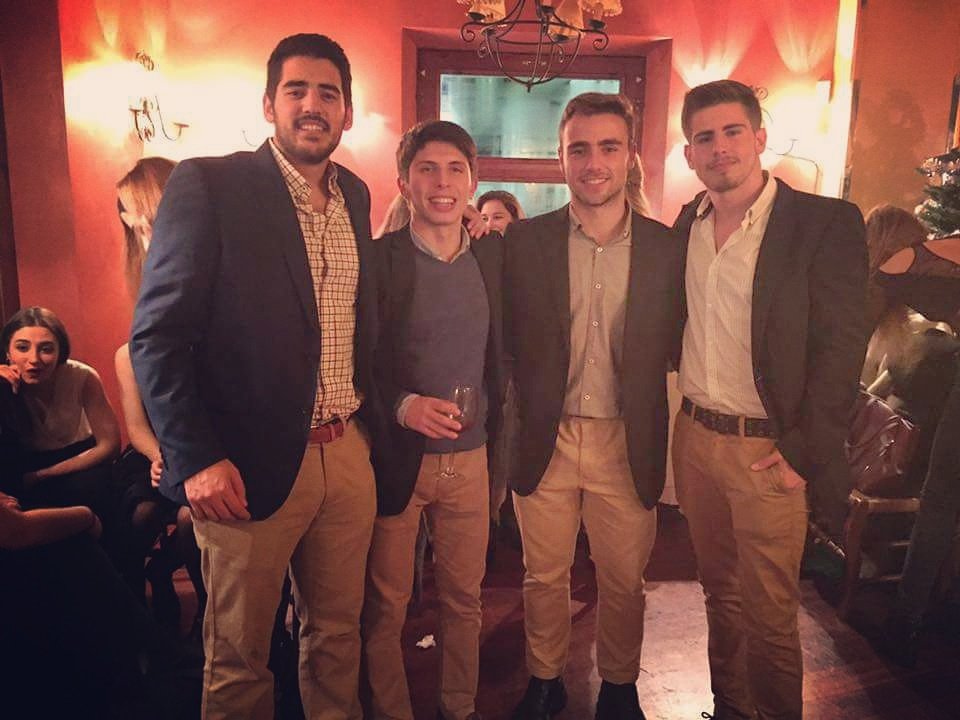 ManuGuerrero96_'s tweet photo. Anoche tocaba 🍷💚 https://t.co/EPkvbOXVwG