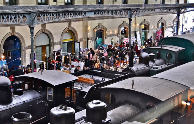 Este fin de semana hay <a href="/MercadoFerroc/">Mercado Ferrocarril</a> en el Museo del Ferrocarril de #Gijón. Una cita para las compras navideñas