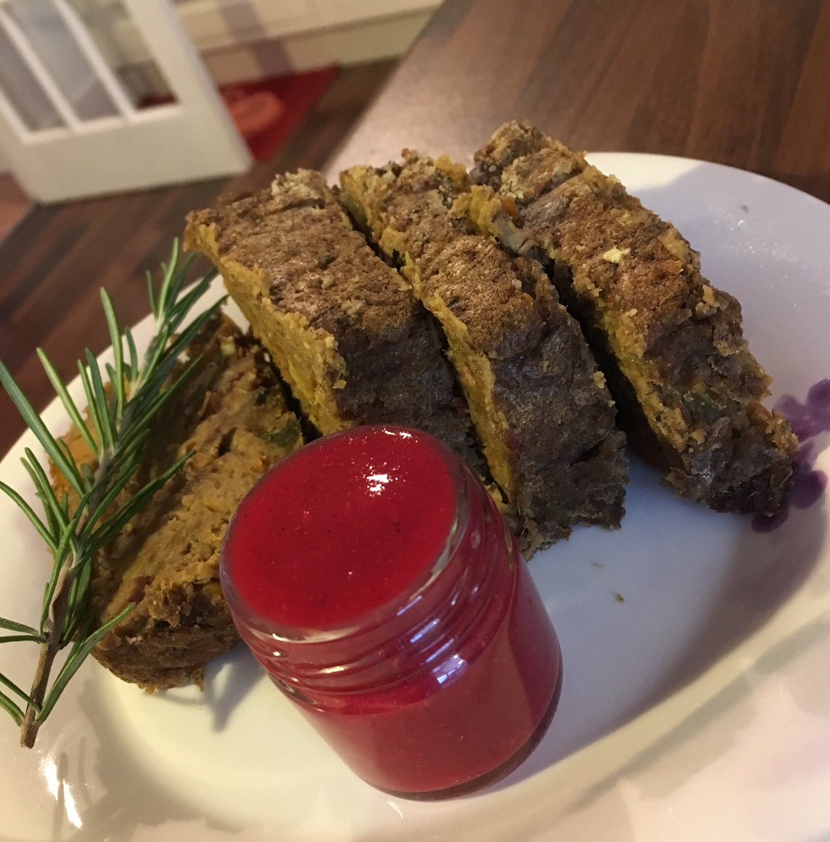 <a href="/merchantgourmet/">Merchant Gourmet</a> <a href="/hskinkitchen/">Happyskinkitchen</a> How's this? 😊Adapted from your fab #vegan chestnut roast recipe, served with a mulled cranberry orange sauce