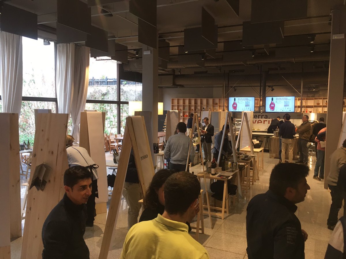 DatsiraGleva's tweet photo. En una hora tornem a @Ecoveritas #terradevins amb @Parxet1920 i @BodegasTionio. Presentem el nou #austum 2015. Fira de #vinsecològics !!! https://t.co/Kn6Gi0FKsB