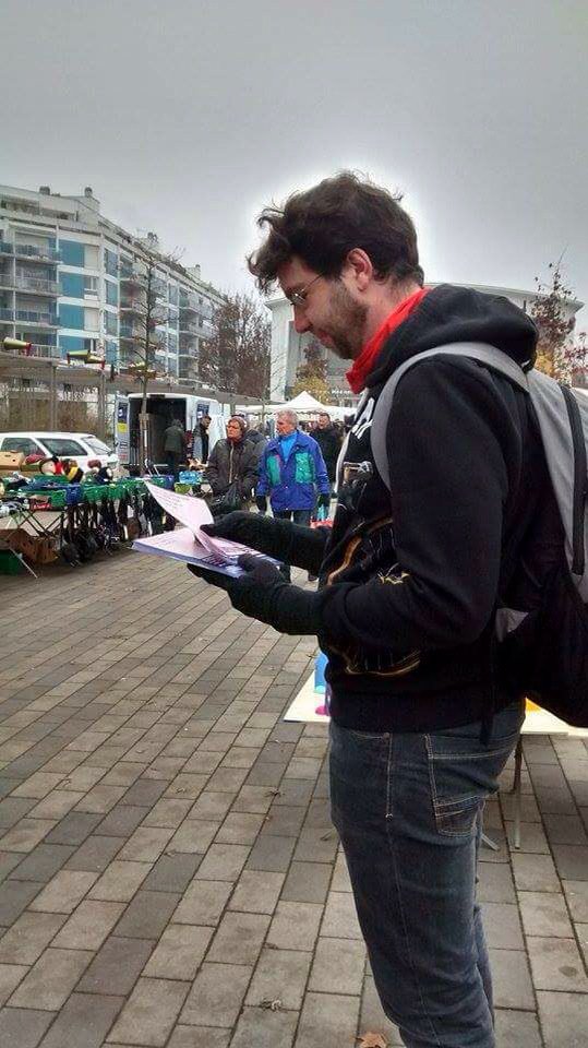 LPF_67's tweet photo. Distribution de tract ce matin aux marchés du Neudorf et de la Marne à Strasbourg @JeuneAMGrandEst #Montebourg2017 https://t.co/SzYfH2TGsV