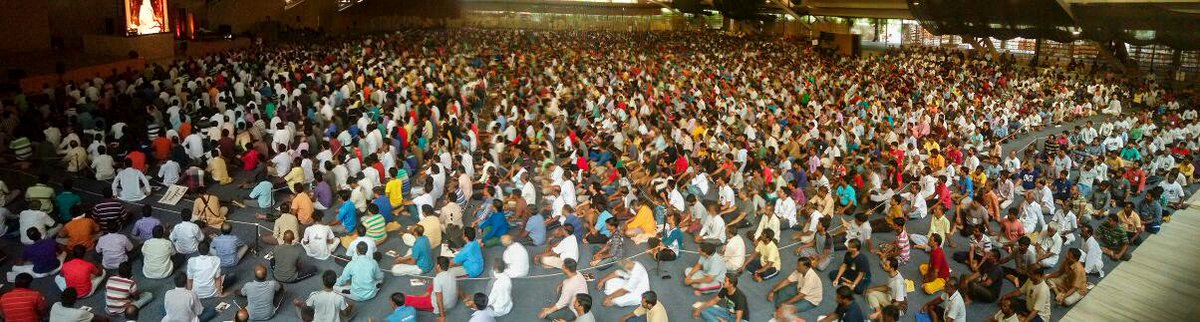 SadhguruJV's tweet photo. Over 21,000 people in #InnerEngineering programme in TN. I bow to the spirit of Tamil people. -Sg #YogawithSadhguru https://t.co/wHomyDVq8T