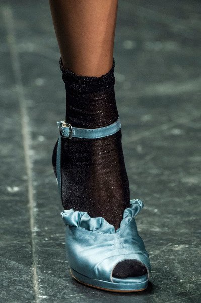 burberrylust's tweet photo. Anna Sui S/S 2017 #Anna Sui #ss17 #nyfw #fashion #coututre #runway #model https://t.co/mFjYWLMSkm