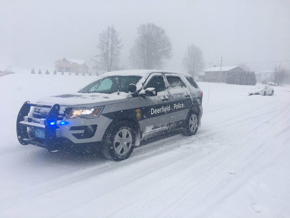 One car off the road plenty of snow 5-6 inches already <a href="/necnweather/">NECN Weather</a> <a href="/TheRecorderNews/">Greenfield Recorder</a> @WMNFirstWarning